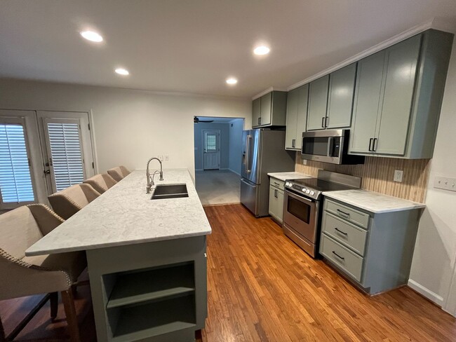 Building Photo - Beautiful 4 Bedroom with 4 Baths