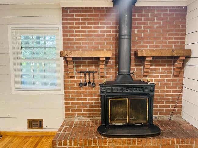 Foto del edificio - Cute cottage! 3 bed, 2 full bath, large bo...