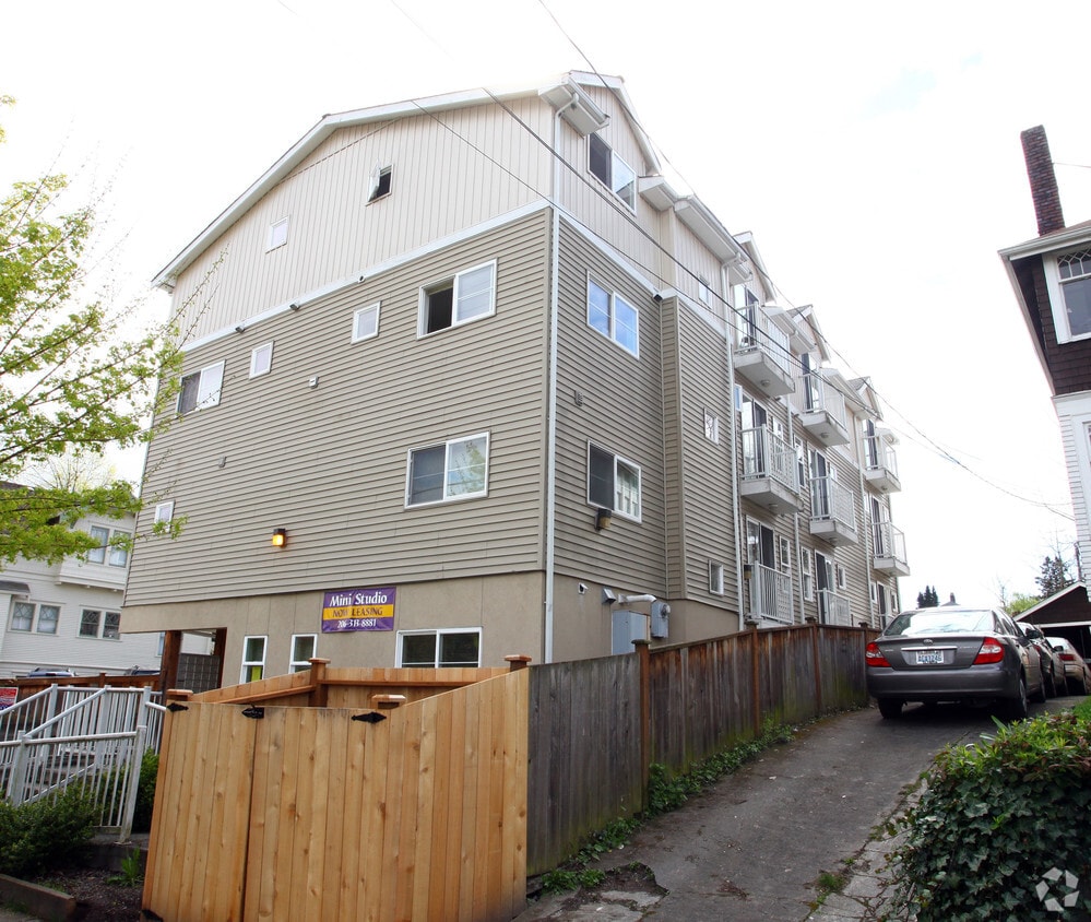 Sun light Apartments in Seattle, WA