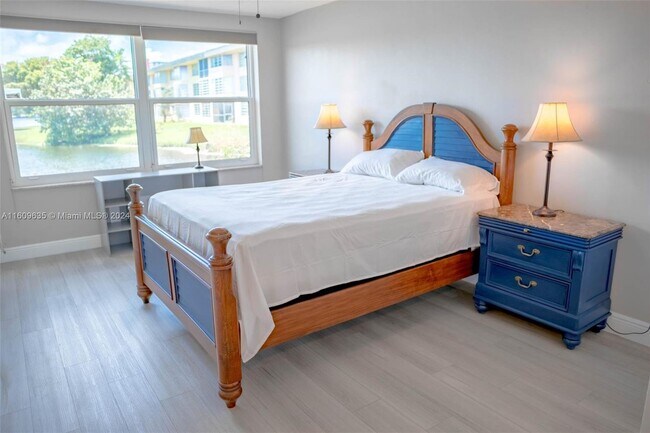 Foto del edificio - 1350 Northeast 191st Street Apt #B103, Nor...