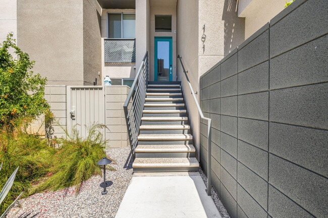 Building Photo - 191 The Riv