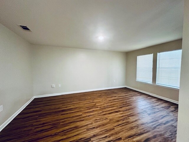 Foto del edificio - 5325 McClelland Dr