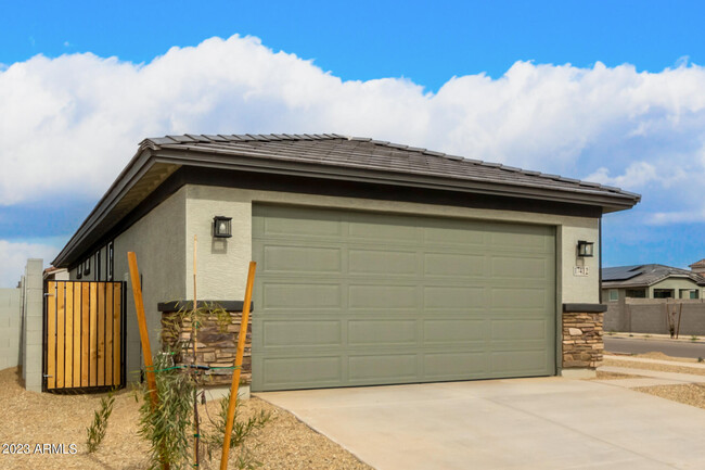 Building Photo - 17412 W Paraiso Ln