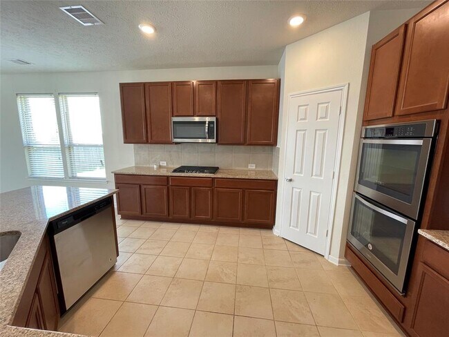 Building Photo - 5006 Pine Ridge Knoll Ct