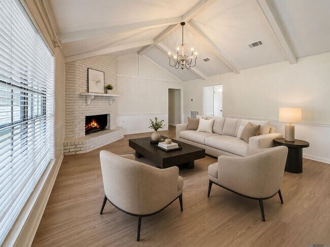 Foto del edificio - 4941 Pine Hill Dr