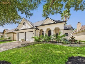 Building Photo - 203 Las Brisas St