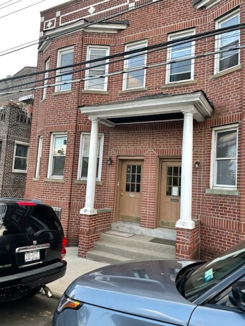 Building Photo - 64 St Pauls Ave