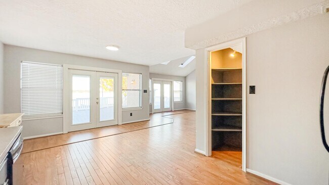 Foto del edificio - 9232 Deepwater Dr