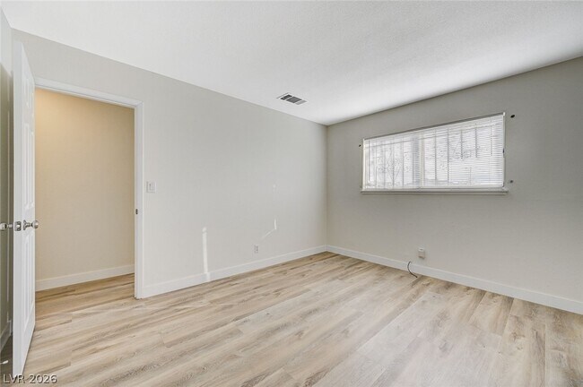 Foto del edificio - 893 W Bartlett Ave
