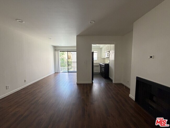 Foto del edificio - 1337 N Sierra Bonita Ave