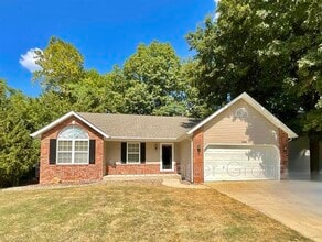 Building Photo - 1545 Fairoaks Dr
