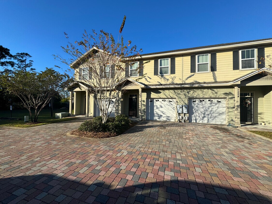 Primary Photo - 7226 Quail Hollow Dr