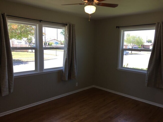 Building Photo - 5895 Panama Dr