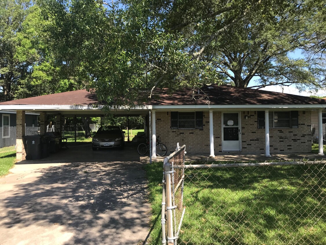 Primary Photo - 230 Cherry Ln