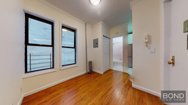 Foto del edificio - 516 E 80th St