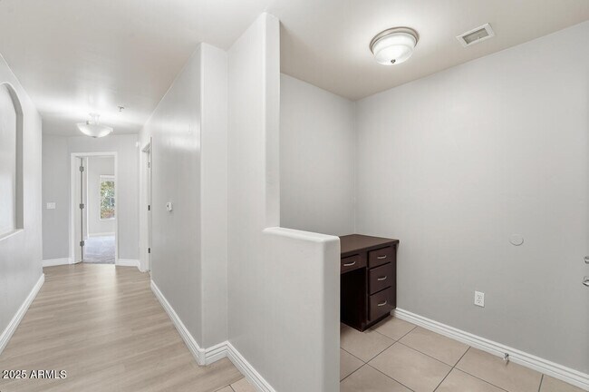 Foto del edificio - 5350 E Deer Valley Dr