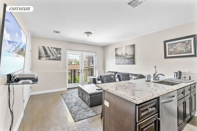 Foto del edificio - 39-30 62nd St