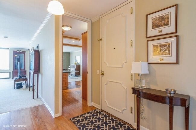 Foyer - 1500 Sheridan Rd