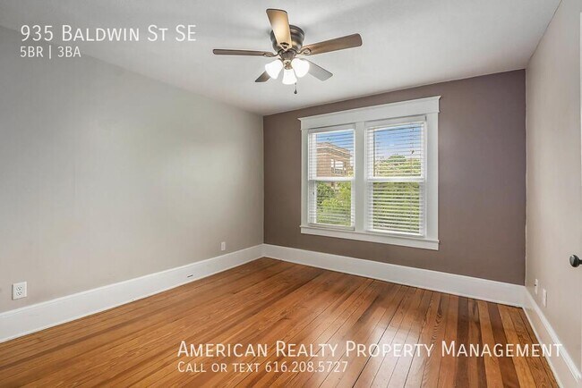 Building Photo - 935 Baldwin St SE