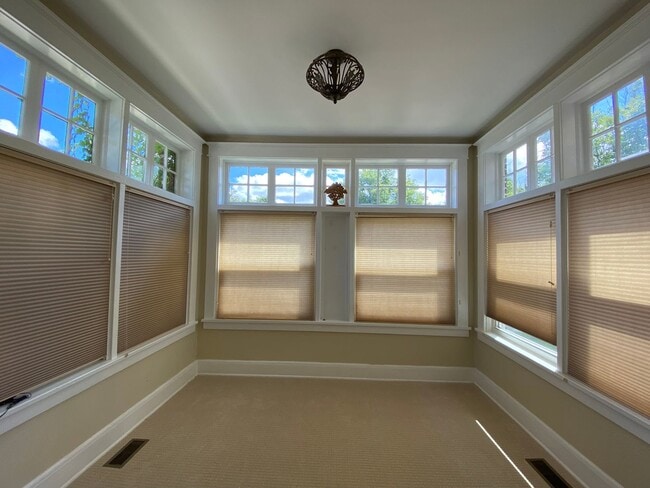 Foto del edificio - Charming 3 Bedroom/1.5 Bathroom Townhome i...