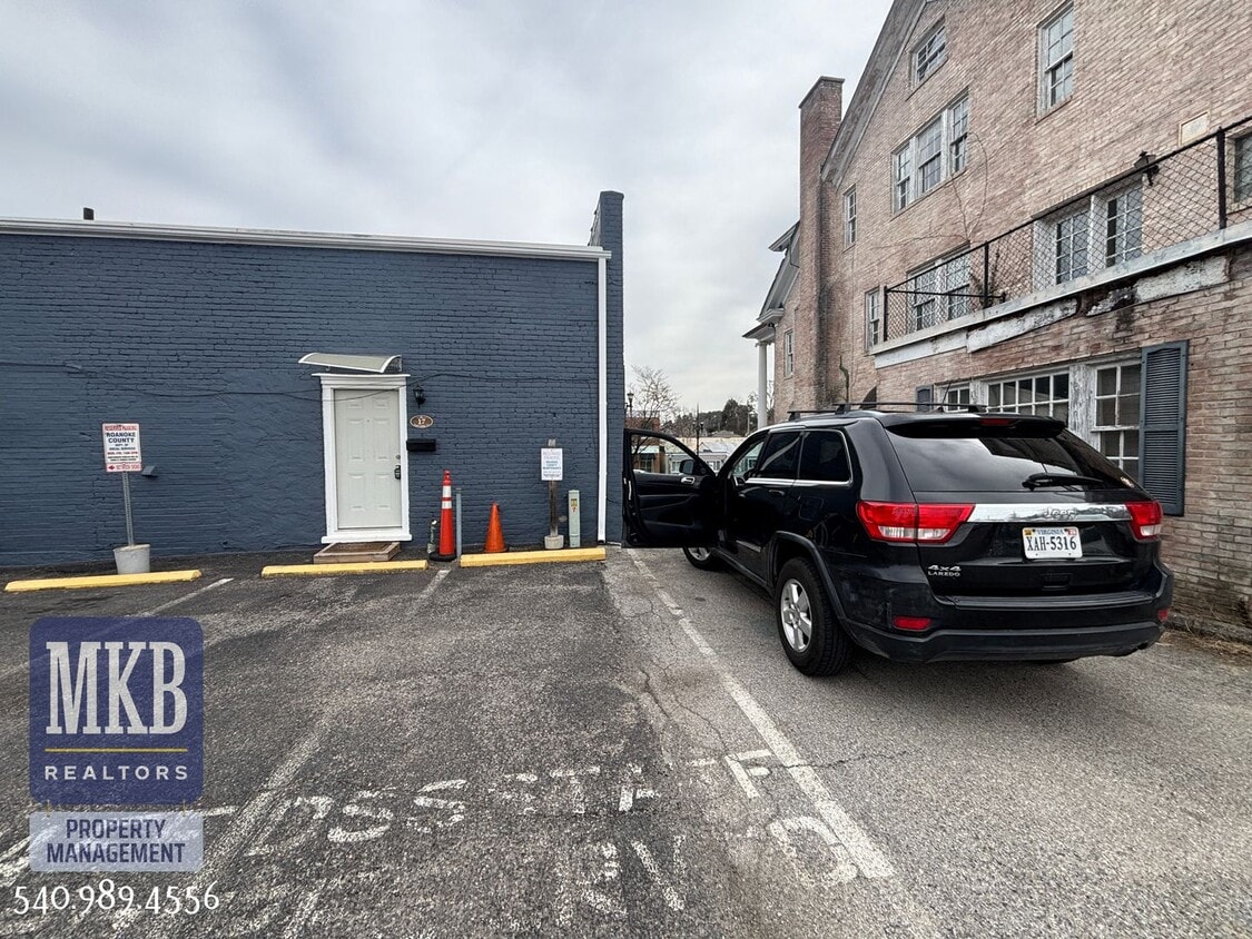 Photo - Fully Furnished - 17 South College Avenue - Charming Apartment