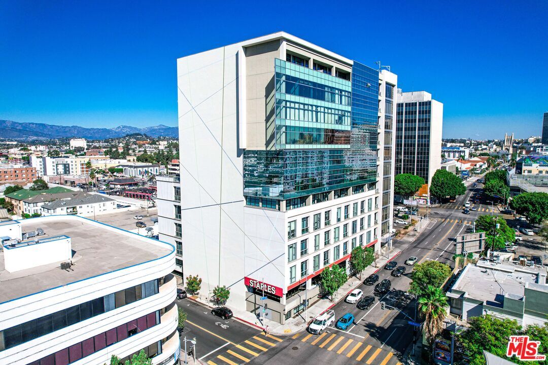 Foto principal - 3223 W 6th St