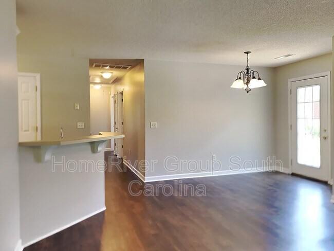 Building Photo - 3521 Beacon Dr