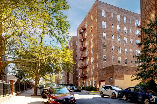 Building Photo - New Hampshire House Condos