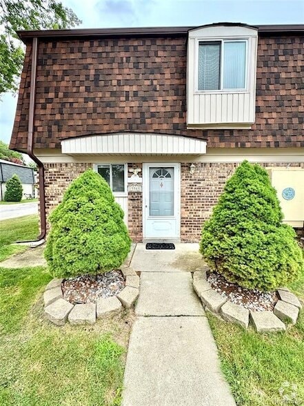 Building Photo - 15568 Dupage Blvd