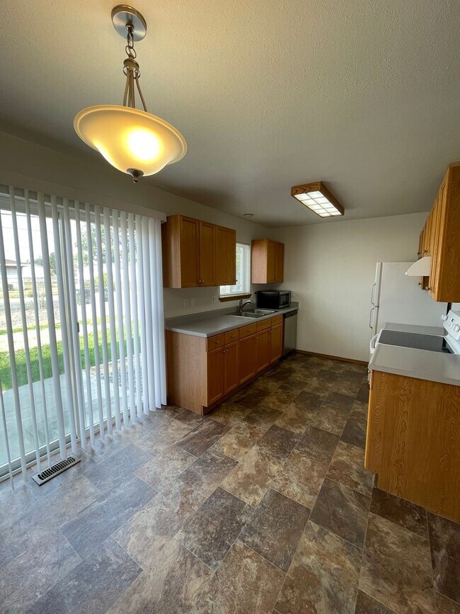 Foto del edificio - 1308/1310 W Lakeside Dr