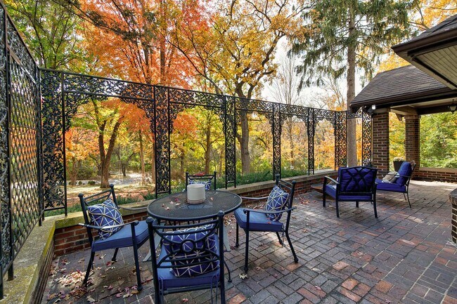 Front Porch - 5505 Waterbury Rd