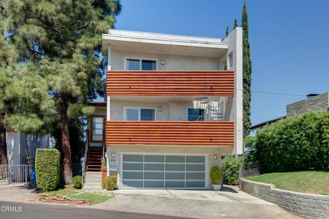 Building Photo - 2135 Park Dr