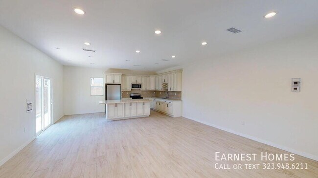 Foto del edificio - 7252 Glade Ave