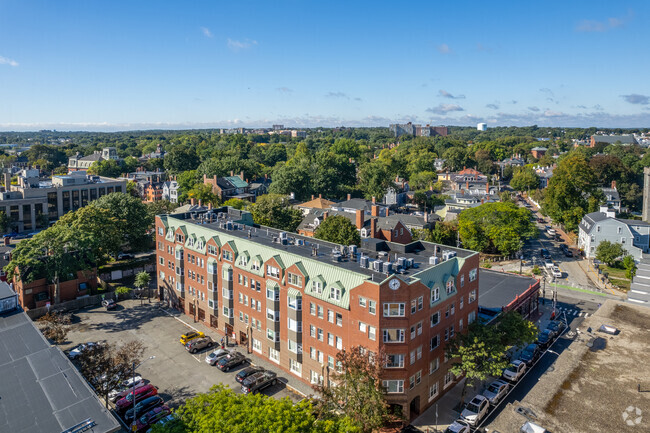 Building Photo - Essex House