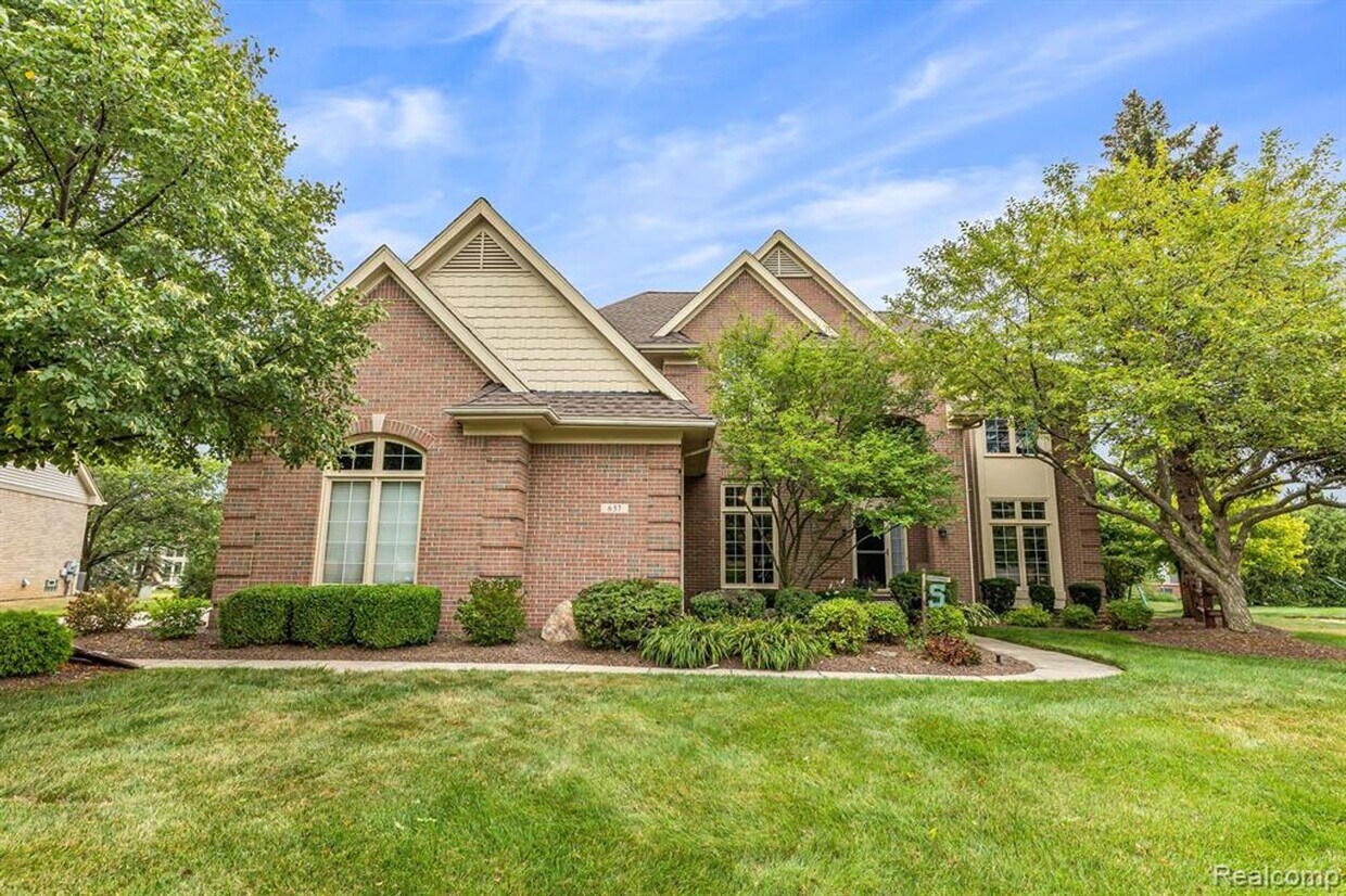 Foto principal - Updated 4 Bedroom with New Appliances in P...