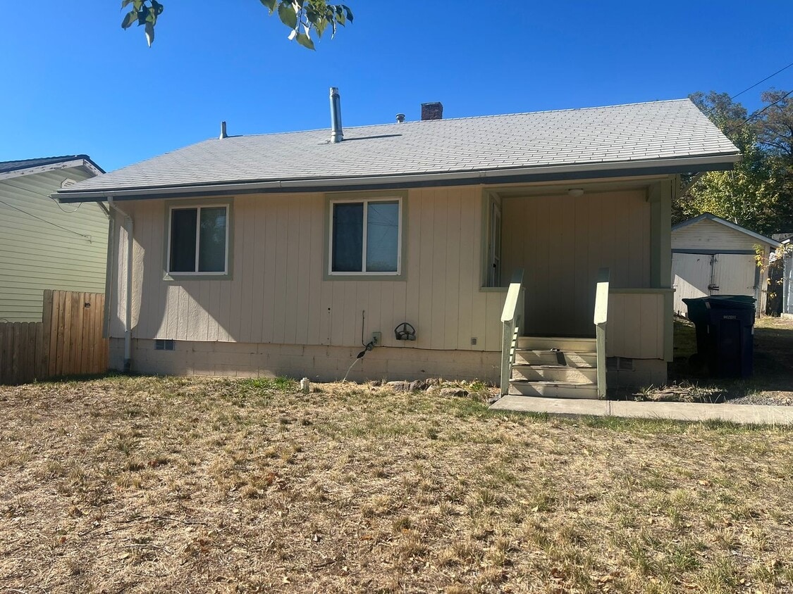 Primary Photo - 2 Bedroom, 1 Bathroom Home