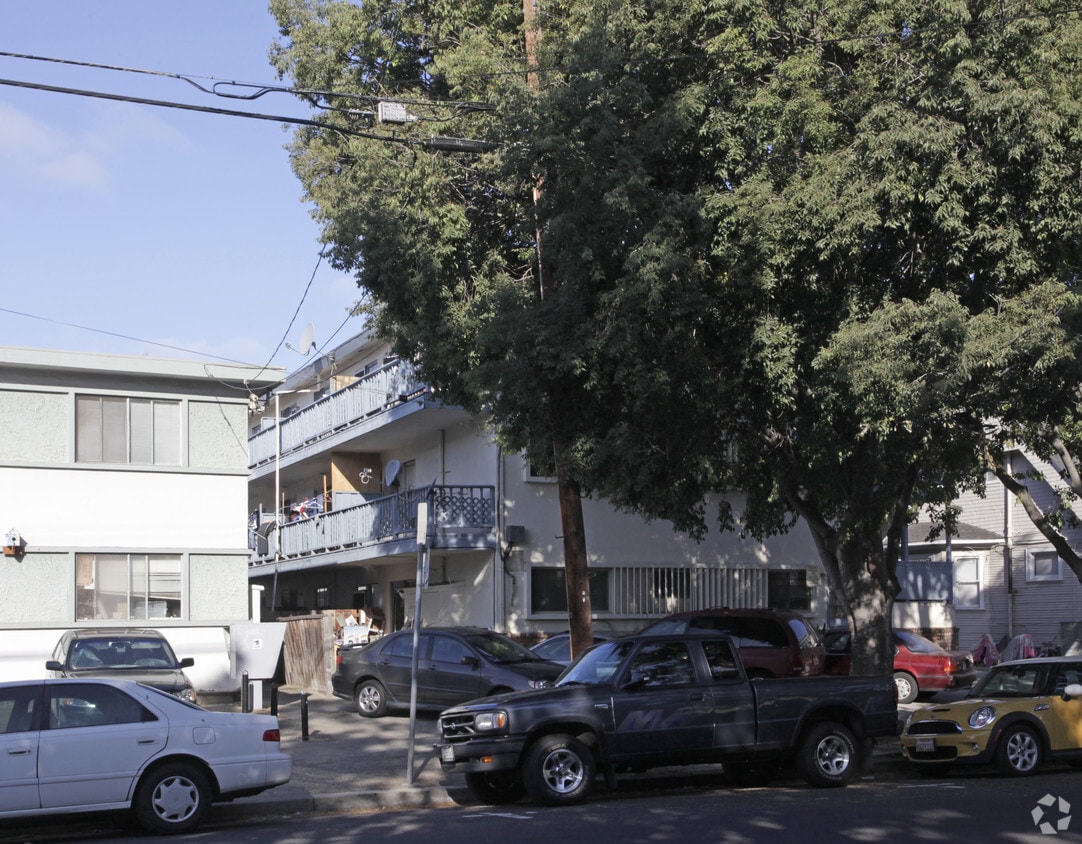 Building Photo - 415 S 5th St