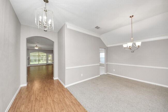 Foto del edificio - 2326 Standing Oak Ln