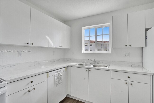 Foto del edificio - 58 SW 3rd Ct