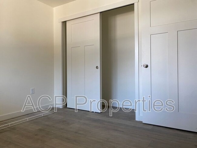 Foto del edificio - 665 E Badger Rd