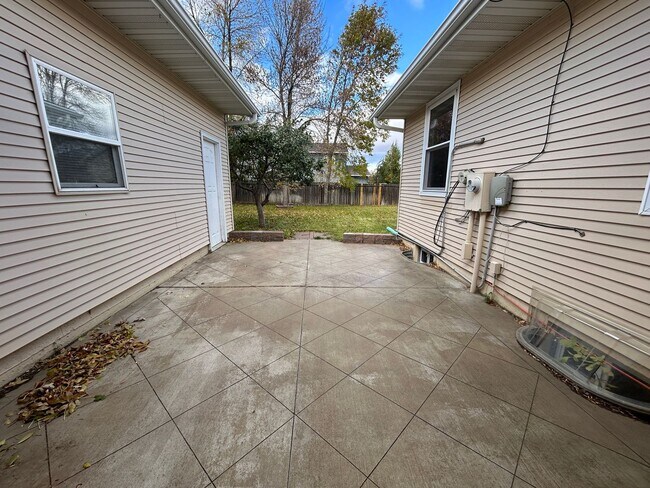 Building Photo - Spacious 5-Bedroom Family Haven with Modern Amenities