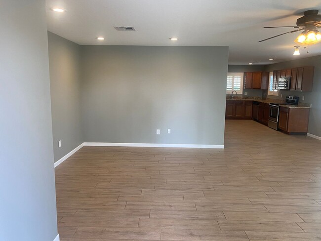 Building Photo - Remodeled 3/2 SFH Glendale, built in 2016