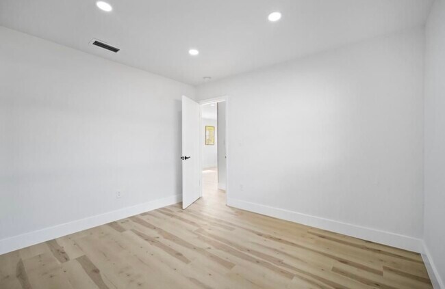 Foto del edificio - 1521 NE 148th St