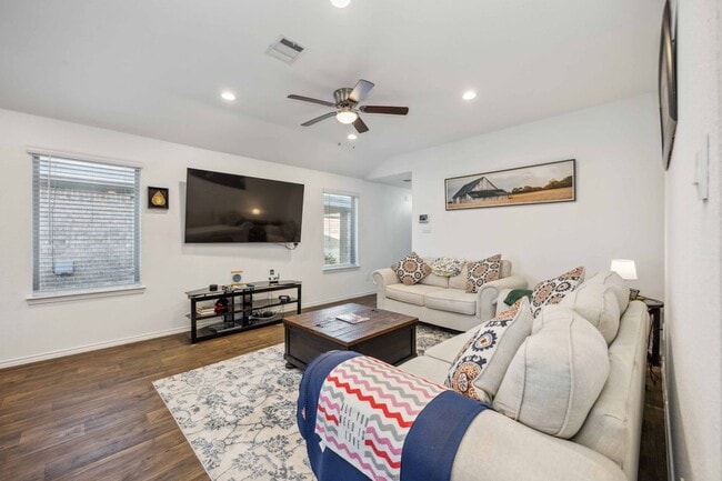 Building Photo - 16684 Lonely Pines Dr