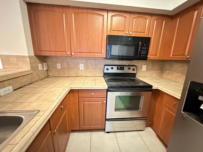 Foto del edificio - 1721 Village Blvd