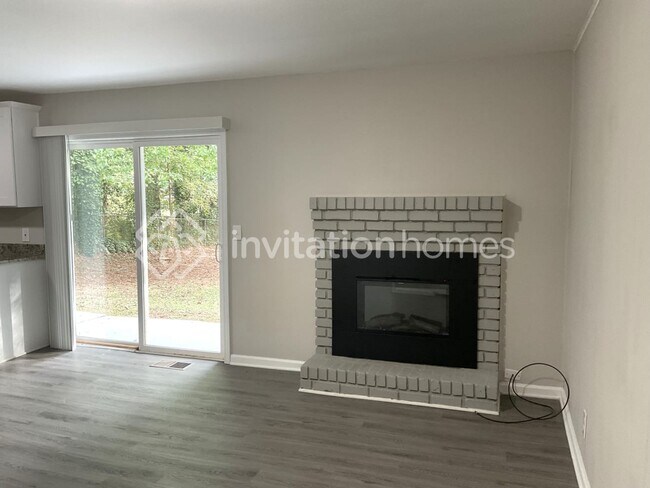 Foto del edificio - 2363 Melody Ln NW