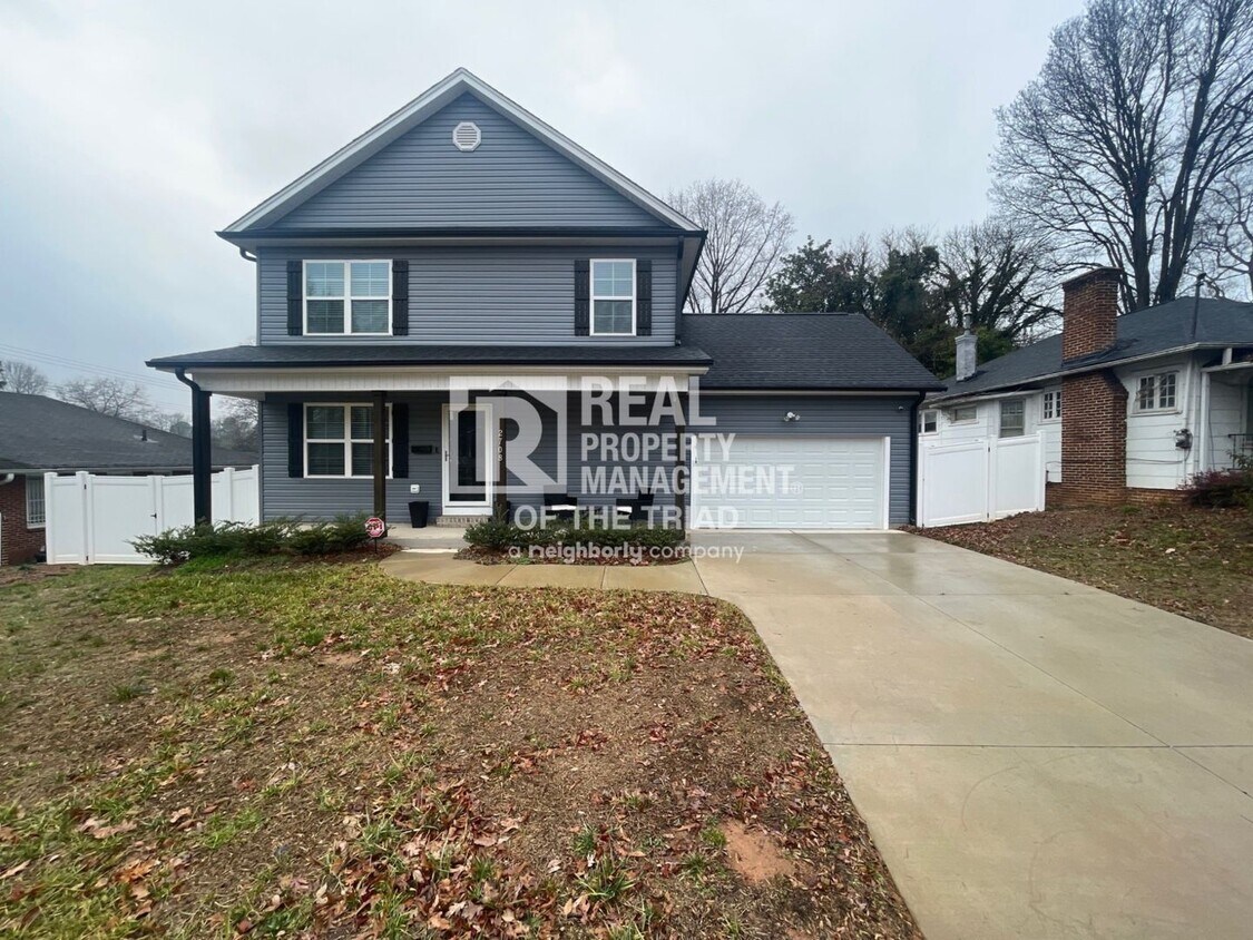 Primary Photo - Immaculate 3bd/2.5ba Home in Central Winst...