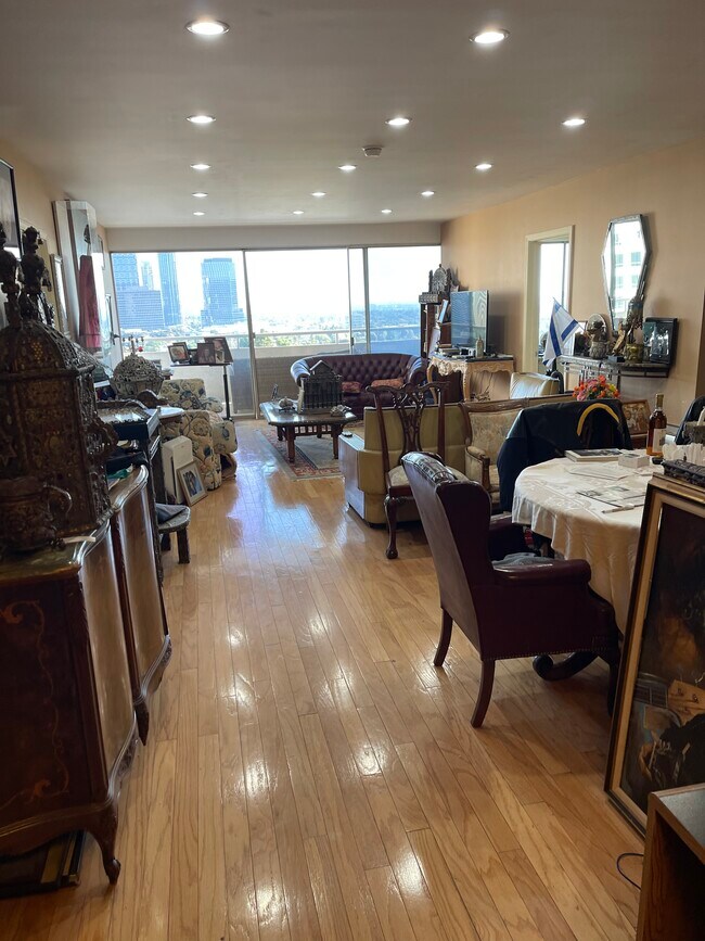 Foto del edificio - 865 Comstock Ave