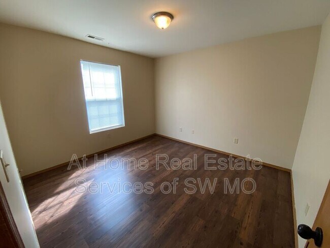 Building Photo - 1109 S Clifton Ave