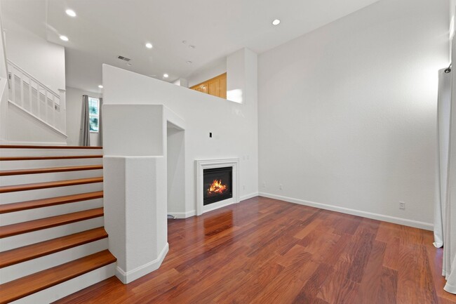 Building Photo - CONVENIENT & LUXURIOUS TOWNHOME BEAUTIFULL...